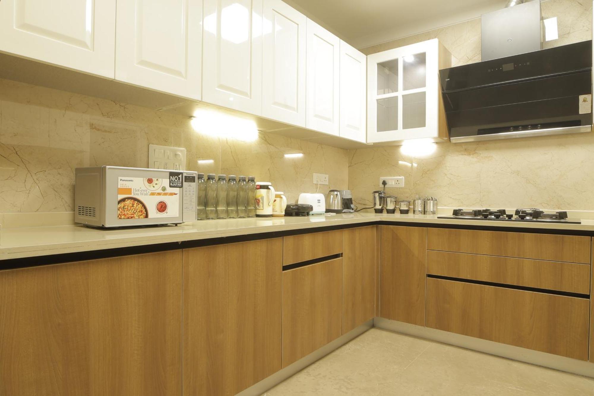 Under My Roof Superio Bed & Breakfast New Delhi Bagian luar foto