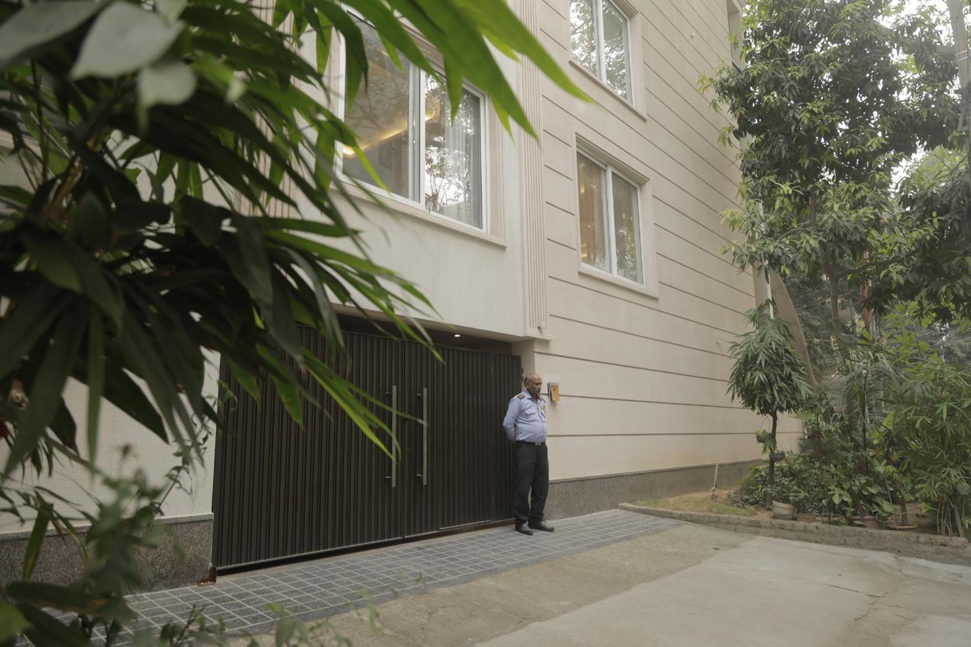 Under My Roof Superio Bed & Breakfast New Delhi Bagian luar foto