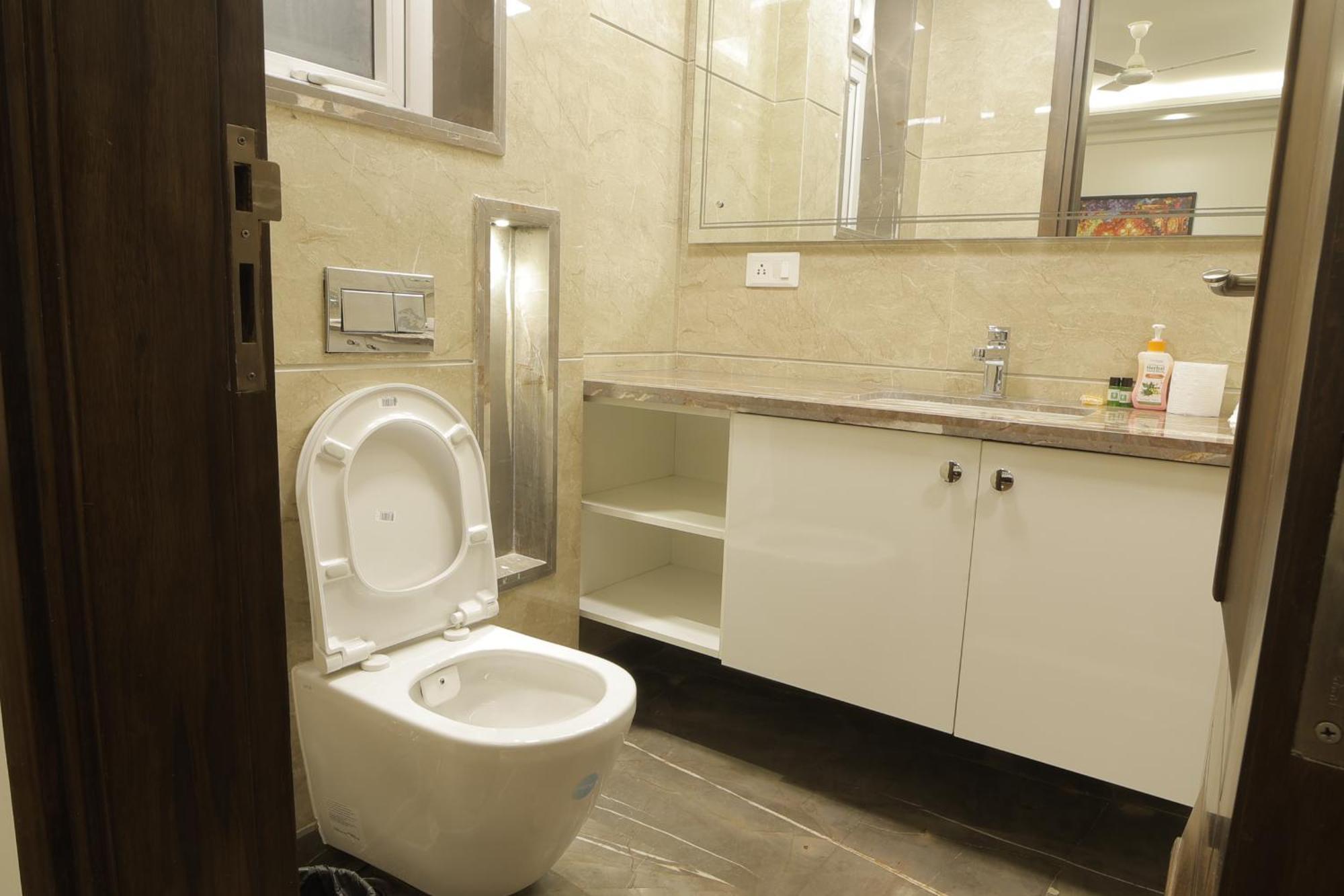 Under My Roof Superio Bed & Breakfast New Delhi Bagian luar foto
