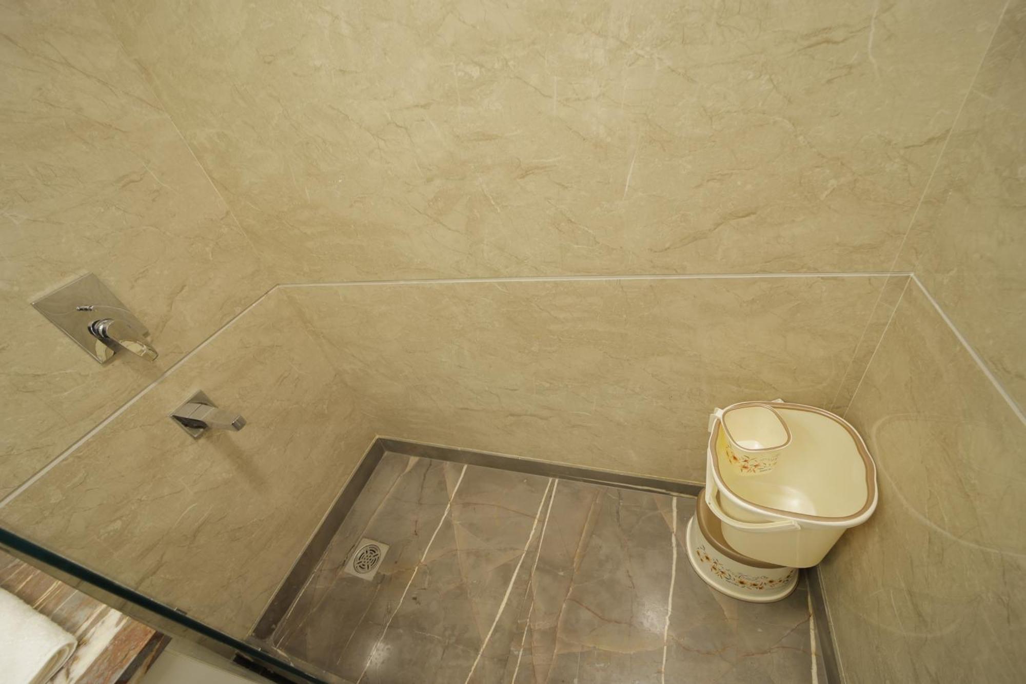 Under My Roof Superio Bed & Breakfast New Delhi Bagian luar foto