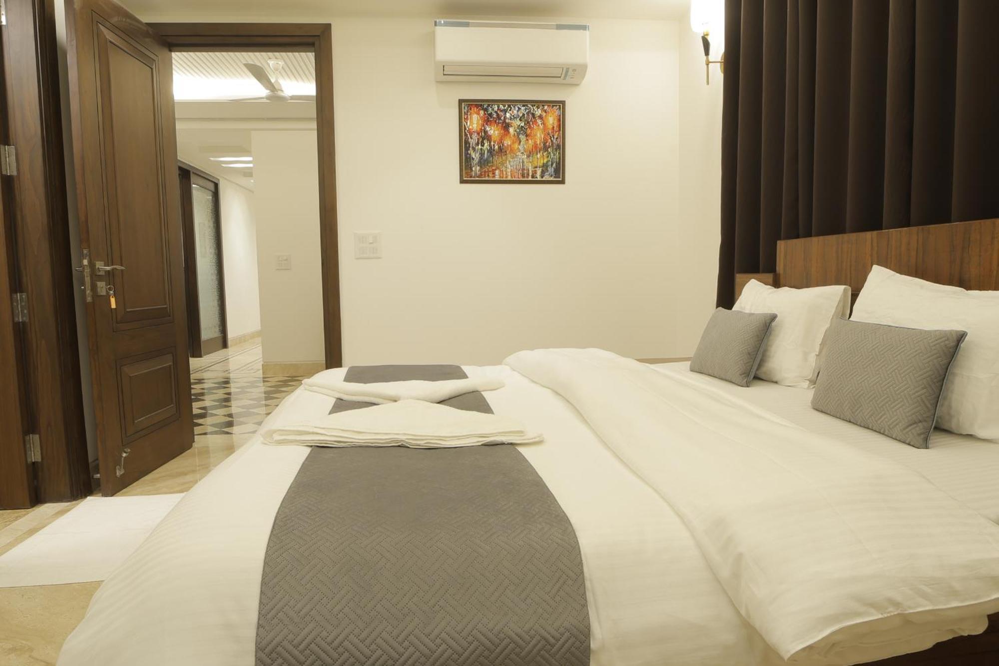 Under My Roof Superio Bed & Breakfast New Delhi Bagian luar foto