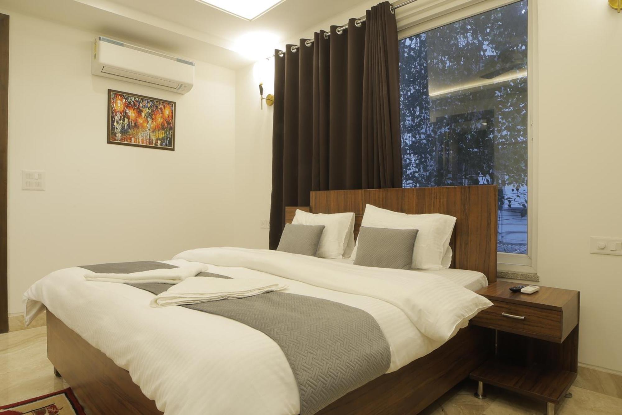Under My Roof Superio Bed & Breakfast New Delhi Bagian luar foto