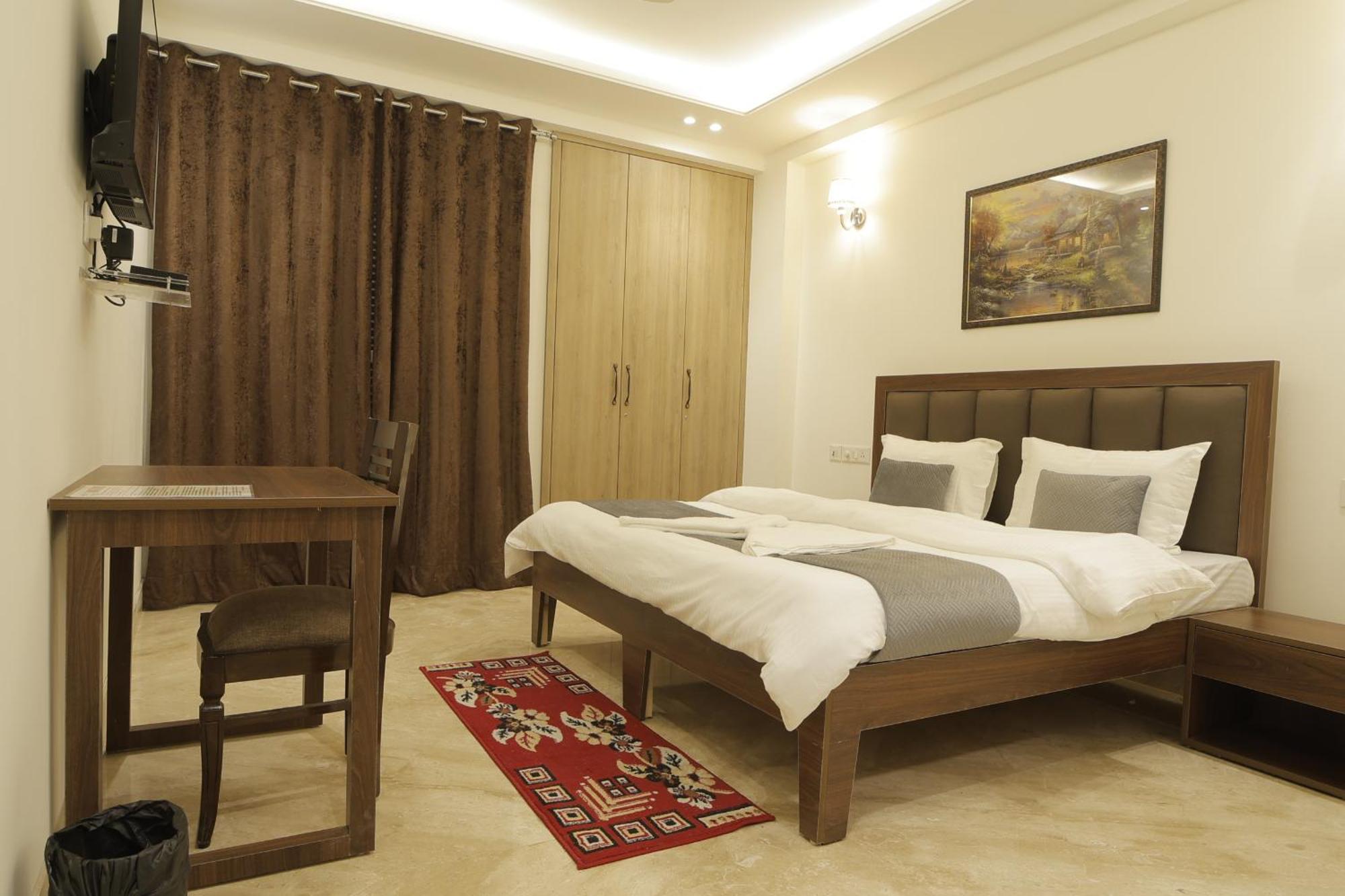 Under My Roof Superio Bed & Breakfast New Delhi Bagian luar foto