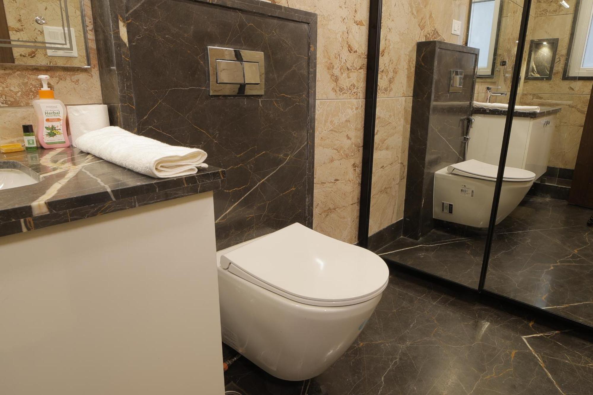 Under My Roof Superio Bed & Breakfast New Delhi Bagian luar foto